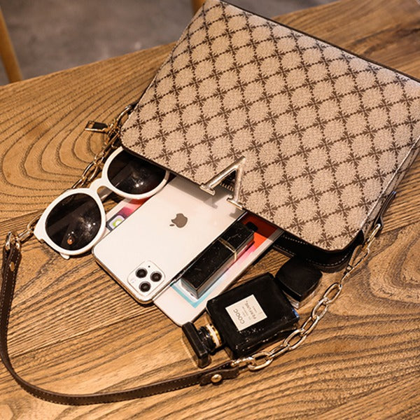 Mila's Vogue V-Trim: Metallic Chain Crossbody Mila's Vogue V-Trim: Metallic Chain Crossbody