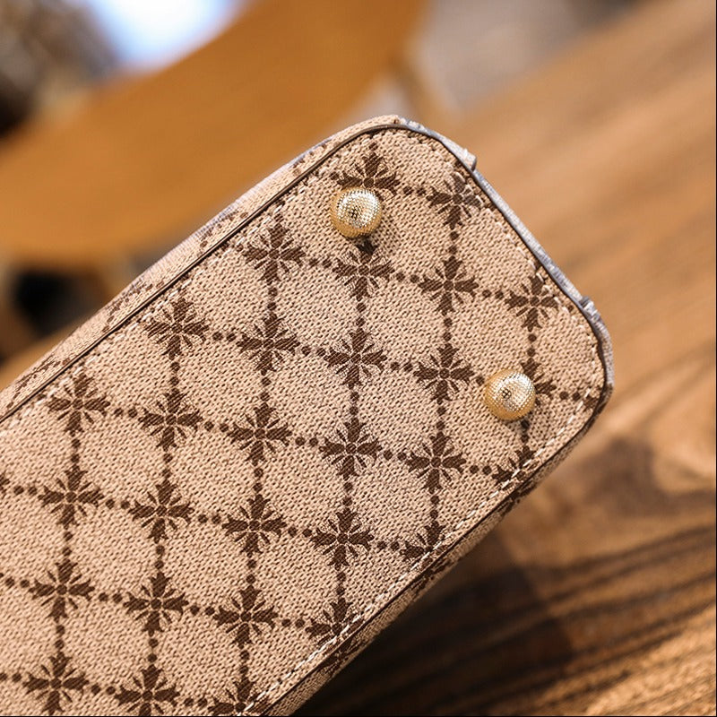 Mila's Vogue V-Trim: Metallic Chain Crossbody Mila's Vogue V-Trim: Metallic Chain Crossbody