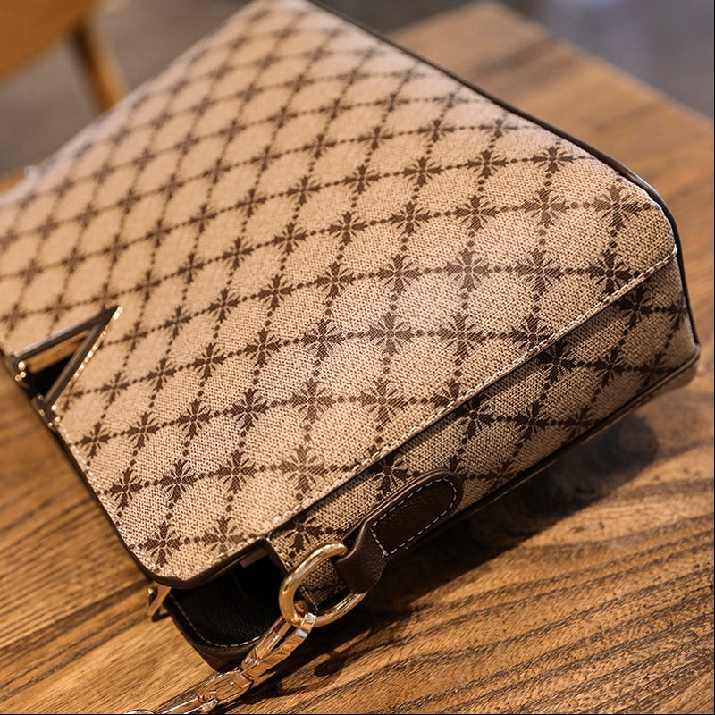 Mila's Vogue V-Trim: Metallic Chain Crossbody Mila's Vogue V-Trim: Metallic Chain Crossbody