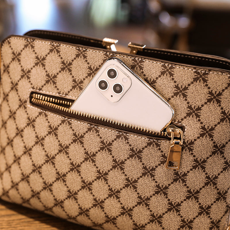 Mila's Vogue V-Trim: Metallic Chain Crossbody Mila's Vogue V-Trim: Metallic Chain Crossbody