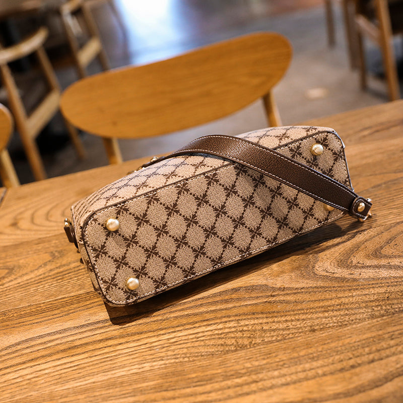 Mila's Vogue V-Trim: Metallic Chain Crossbody Mila's Vogue V-Trim: Metallic Chain Crossbody